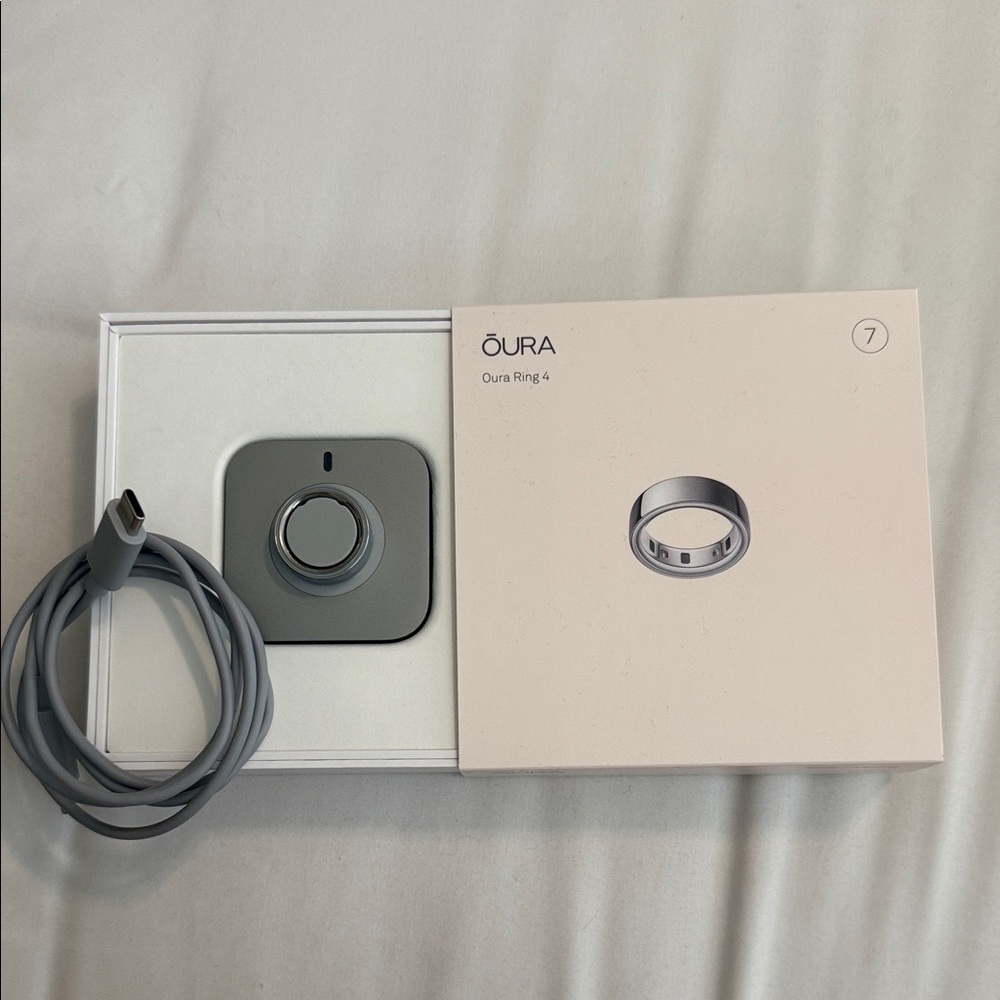 Oura Ring GEN 4 Silver Size 7 WARRANTY GOOD UNTIL DEC 2026